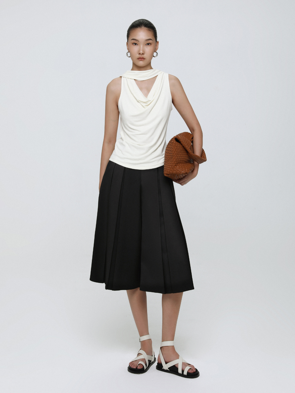 Black Chic Wide-Leg Pleated Pants